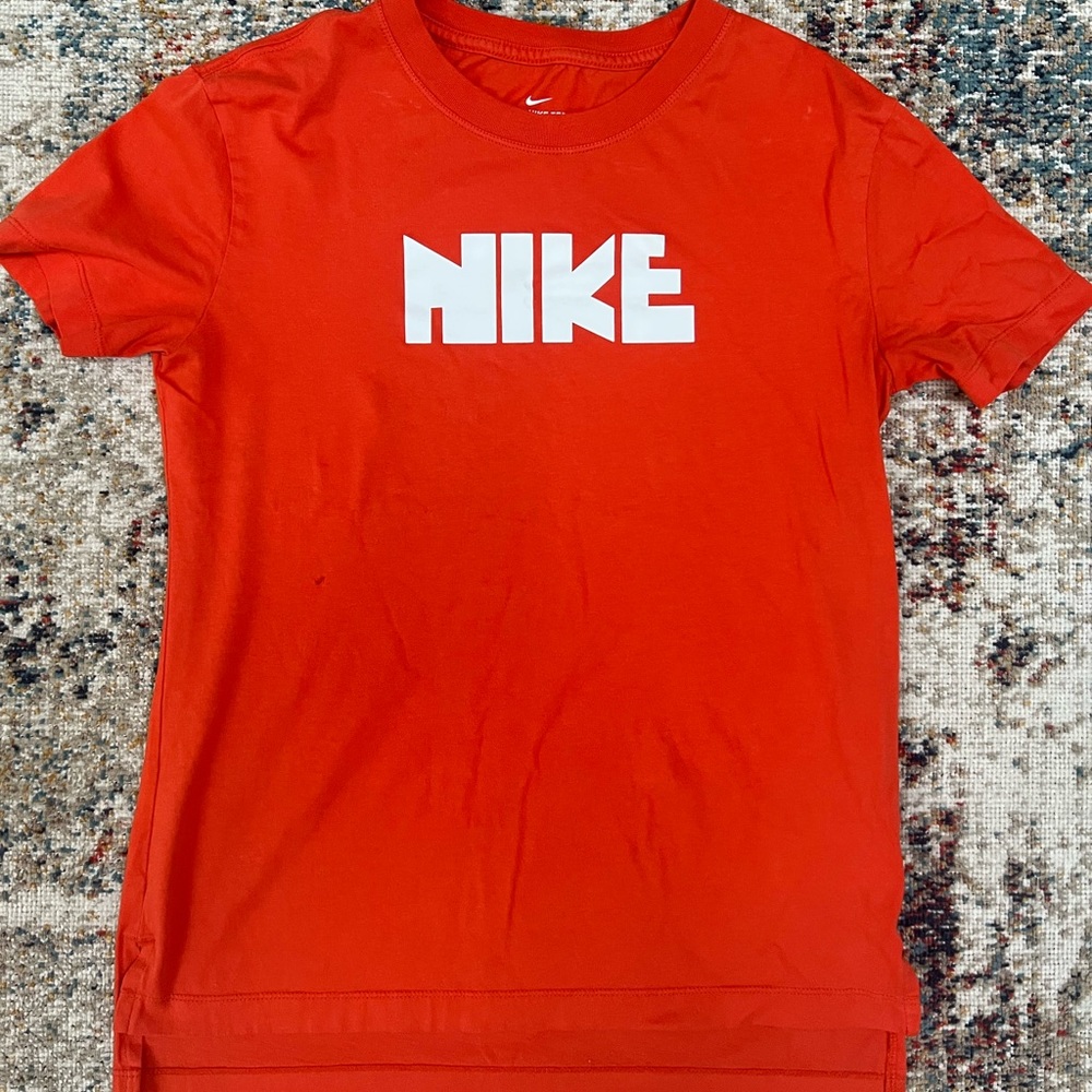 Women’s Nike T-shirt - Picture 1 of 6